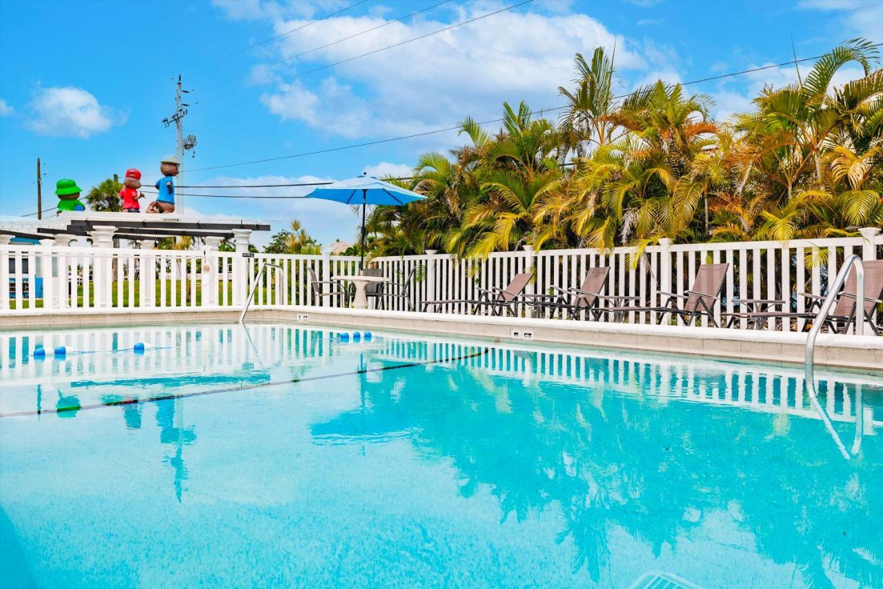 Poolfront Cottage Near Beach With Full Kitchen! Fort Myers Exterior photo
