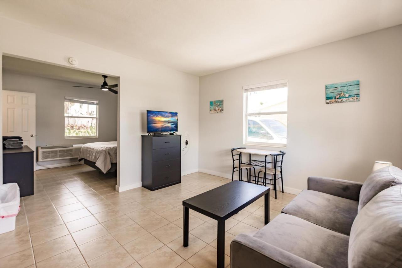 Poolfront Cottage Near Beach With Full Kitchen! Fort Myers Exterior photo