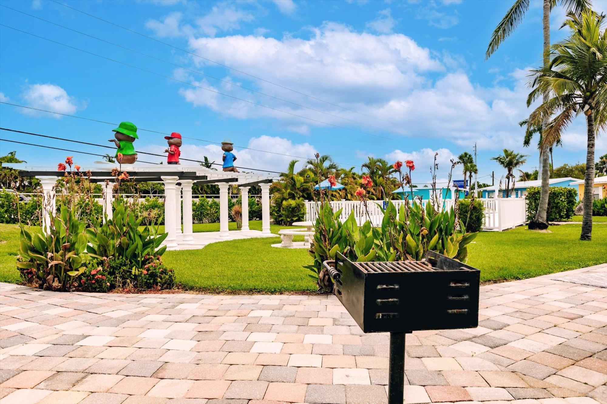 Poolfront Cottage Near Beach With Full Kitchen! Fort Myers Exterior photo