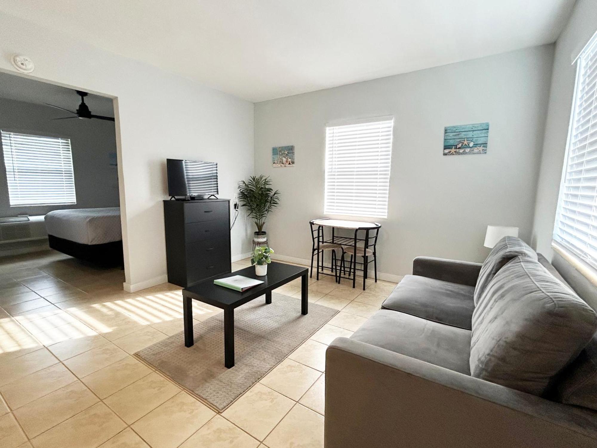 Poolfront Cottage Near Beach With Full Kitchen! Fort Myers Exterior photo