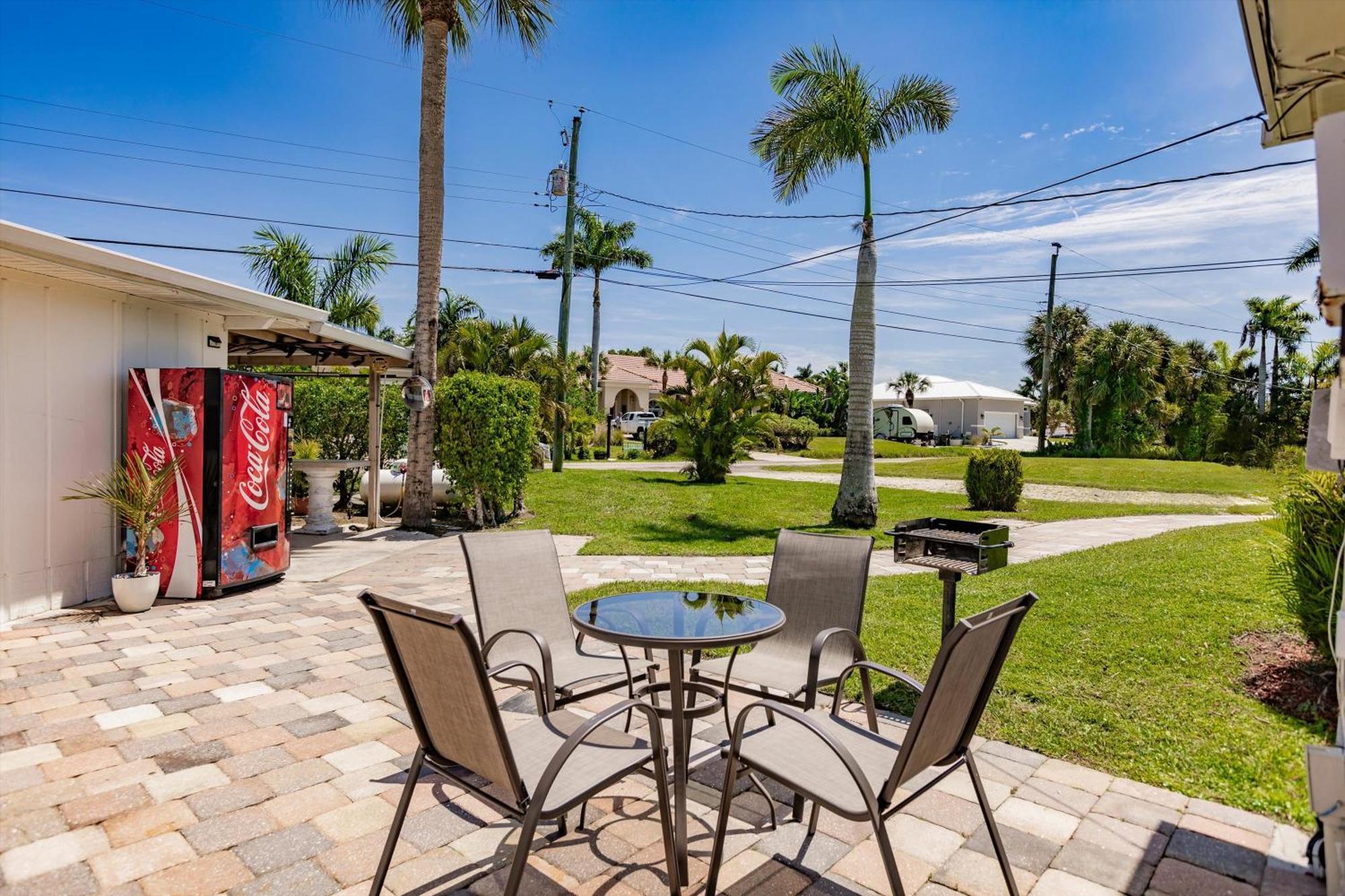Poolfront Cottage Near Beach With Full Kitchen! Fort Myers Exterior photo